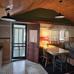 Pine Shore Motel & Cabins