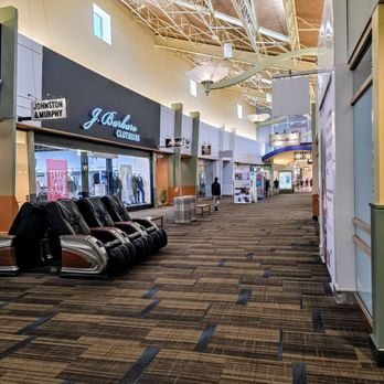 nike outlet great lakes crossing