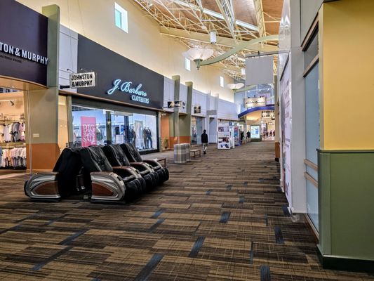 Great Lakes Crossing Outlets by null