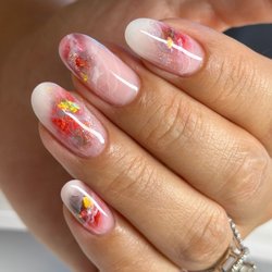 Vale Nails - A little art, a lot of shine
Russian manicure by Zamira