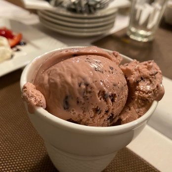 Hamrock's Restaurant - Black raspberry ice cream with chocolate chips - New American Near Me - Fairfax, Virginia