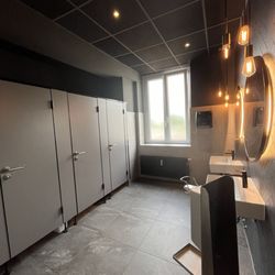 Fitness First Kaiserslautern - Locker Room bathroom