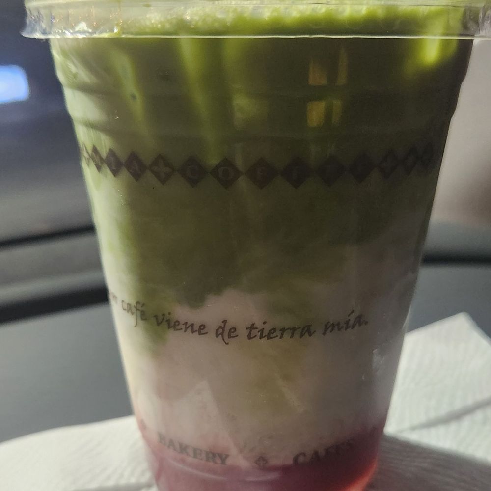 Strawberry matcha w/almond milk