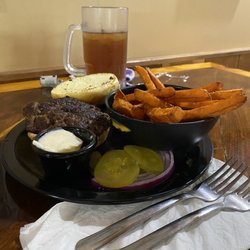 Boondocks BBQ & Grill - Hamburger with sweet potato fries