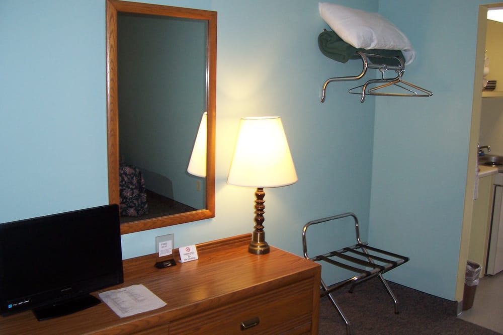 COPPER LANTERN MOTOR LODGE Updated October 2024 10 Photos & 16