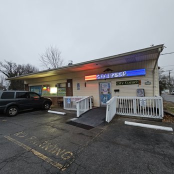 City Corner 2 - The small building where the restaurant is located. - Thai Near Me - Roanoke, Virginia