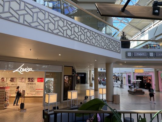 Freehold Raceway Mall by null