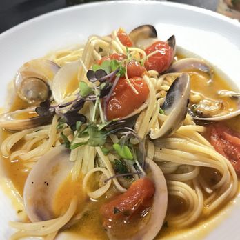 Mangia E Bevi - Clams with linguine - Italian Near Me - Massapequa Park, New York