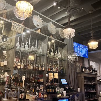 Ivy on the Square - Interesting decor at the bar - Southern Near Me - Ocala, Florida