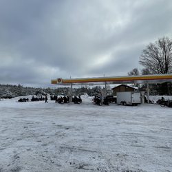 Snow's Family Market - Rush hour Northbound style!
