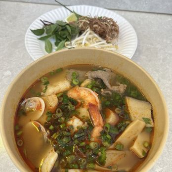 LBU Saigon By Saigon Fresh Noodles - Bún Thái (Fusion Seafood Tomyum Thai Soup Noodles) - Vietnamese Near Me - Suwanee, Georgia LBU Saigon By Saigon Fresh Noodles - Bún Thái (Fusion Seafood Tomyum Thai Soup Noodles) - Vietnamese Near Me - Suwanee, Georgia
