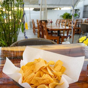 Los Agaves - complimentary chips - Tacos Near Me - Santa Barbara, California Los Agaves - complimentary chips - Tacos Near Me - Santa Barbara, California