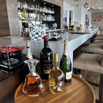Restaurant 917 - Bar - New American Near Me - Carson, California