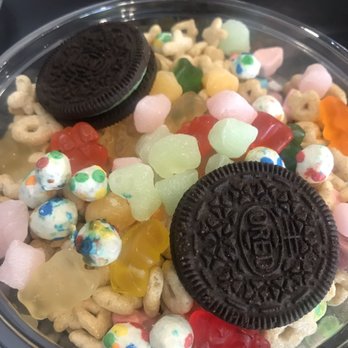 Milk Jar Cafe - Lucky charms cereal bowl with Mochi, gummy bears, cupcake bites and mint oreos - Ice Cream & Frozen Yogurt Near Me - Cincinnati, Ohio