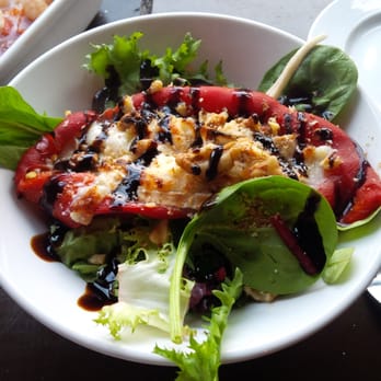 Bach 16 - Roasted stuffed pepper with goat's cheese and walnuts - Mediterranean Near Me - Dublin, D