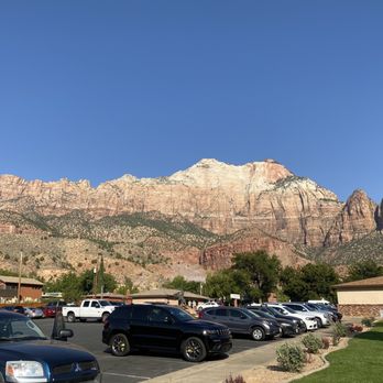 Bumbleberry Inn - View from the parking lot - Hotels Near Me - Springdale, Utah
