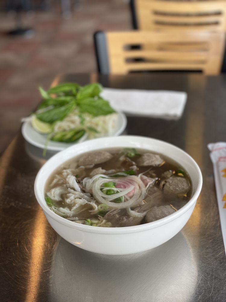 BASIL AUTHENTIC VIETNAMESE CUISINE 335 Photos & 552 Reviews 909 SE