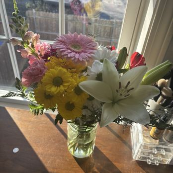 Frey Florist - Small bouquet - Nurseries & Gardening Near Me - Providence, Rhode Island