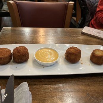 The Conche - Mac and cheese bites - Cocktail Bars Near Me - Leesburg, Virginia