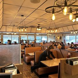 Settler's Family Restaurant - Inside from right entrance