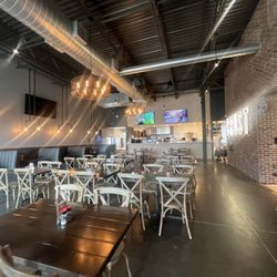 Crust Pizza Co. - Willis - Inside