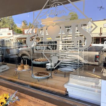 Mom's Pie House - Bakeries Near Me - Julian, California