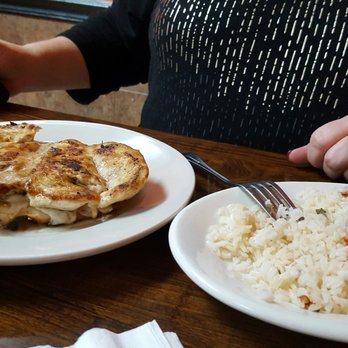 Las Arepas De Julia - Arepa de pollo asado y orden de arroz - Latin American Near Me - Lilburn, Georgia