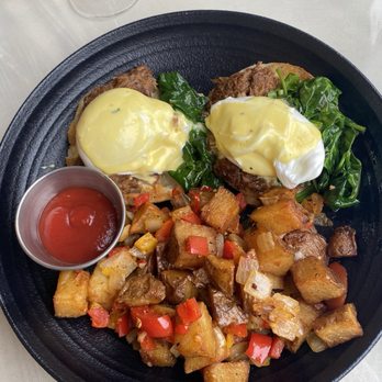Teddy & The Bully Bar - Short rib Benedict - New American Near Me - Washington, DC, District of Columbia
