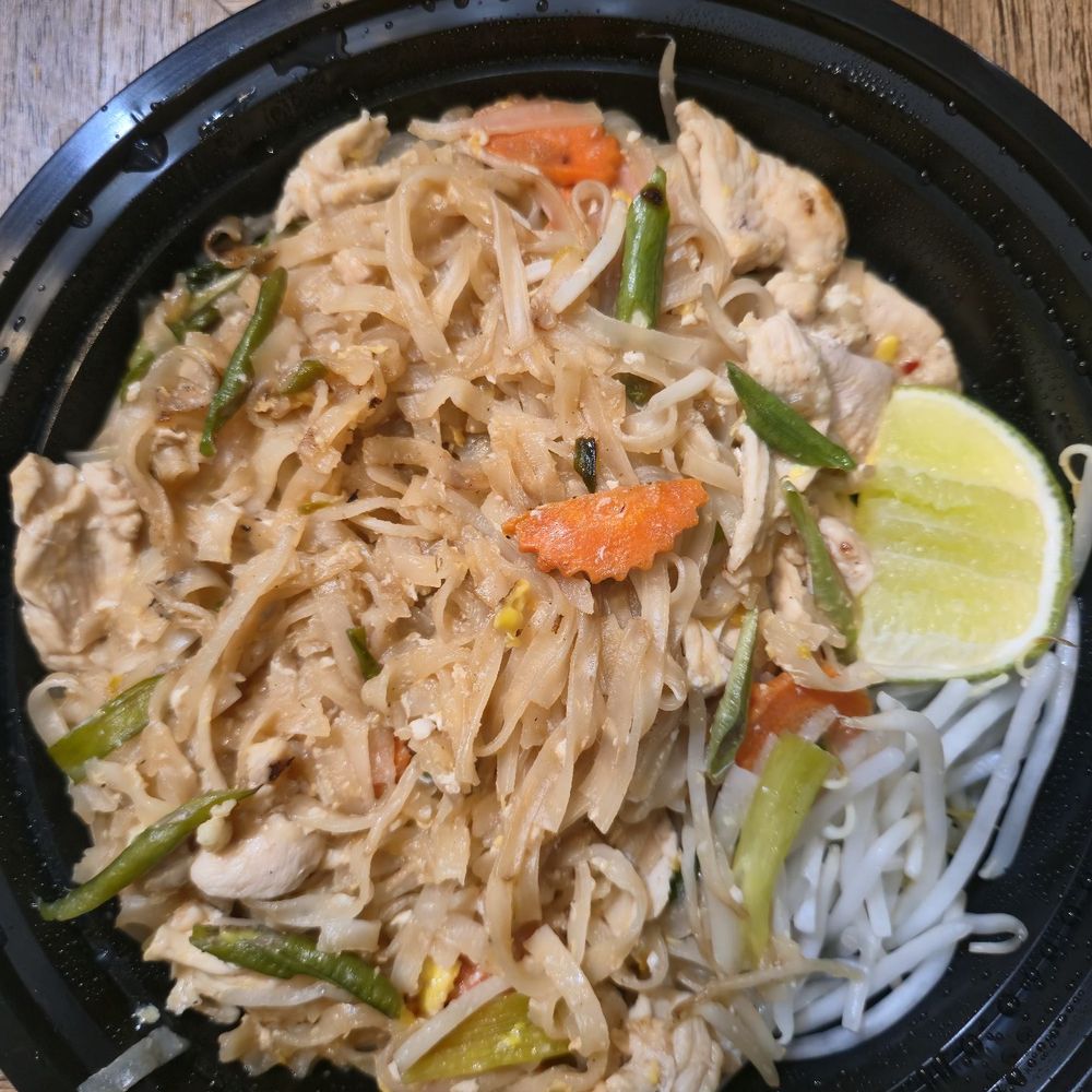 Thai Taste - Pad Thai. Take a look at the picture. Nothing else needs to be said. Pass. - Thai Near Me - Fresno, California Thai Taste - Pad Thai. Take a look at the picture. Nothing else needs to be said. Pass. - Thai Near Me - Fresno, California