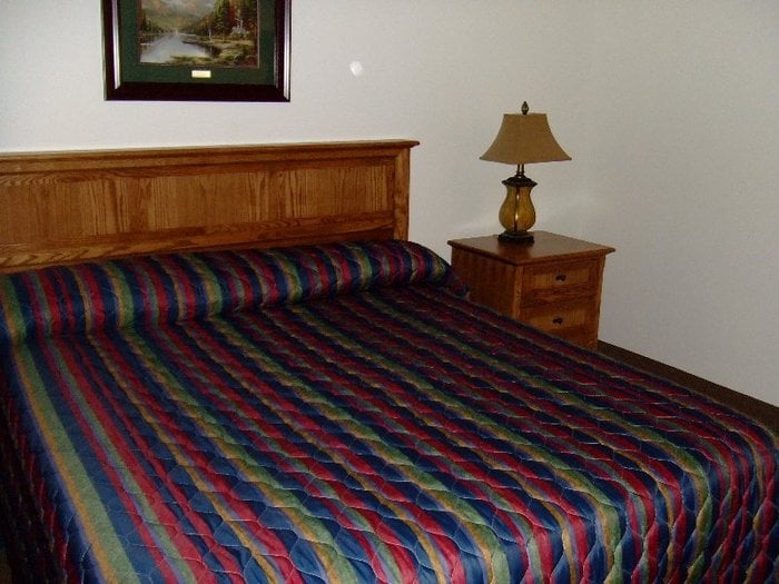 STONECREST MOTEL Updated October 2024 14 Photos 915 N Main St