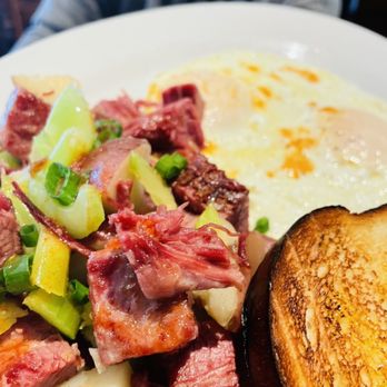Hollywood Beach Cafe - Corned beef w potatoes, over easy eggs and toast - Breakfast & Brunch Near Me - Oxnard, California Hollywood Beach Cafe - Corned beef w potatoes, over easy eggs and toast - Breakfast & Brunch Near Me - Oxnard, California