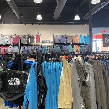 The North Face - Women's Clothing Near Me - Commerce, California