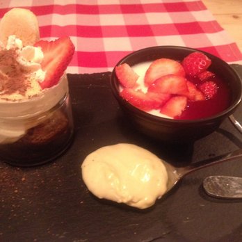 Da Eraldo - Trio of tiramisu, pistachio cream and pana cotta! To die for! - Italian Near Me - Monterosso al Mare, AG