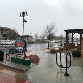 4 Seasons Cafe - Front - Cafes Near Me - Tehachapi, California