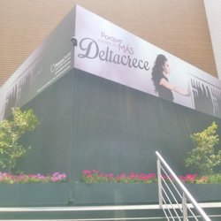 Parque Delta - A la entrada el anuncio de las próximas aperturas: restaurantes y tiendas, pero también de las ya existentes.