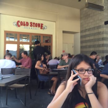 Yard House - people waiting - Bars Near Me - Pasadena, California Yard House - people waiting - Bars Near Me - Pasadena, California