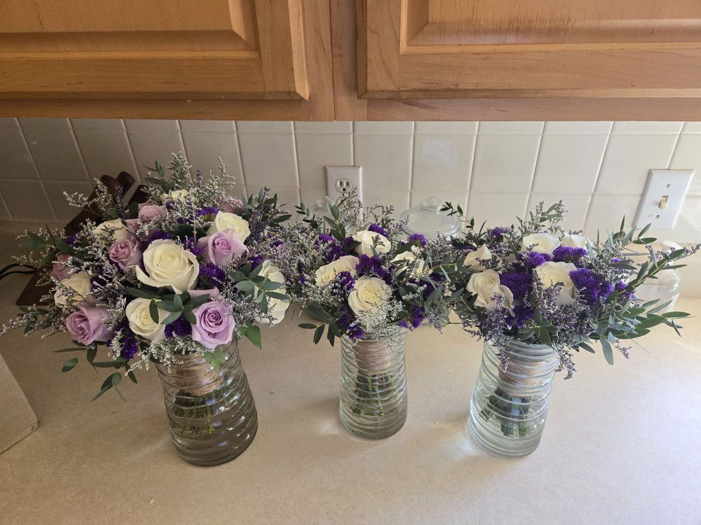 MARTHA’S FLOWER & GIFT SHOP Updated October 2024 11 Reviews 413 N