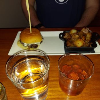 Field & Main Restaurant - Smash burger and crispy potatoes - Seafood Near Me - Marshall, Virginia
