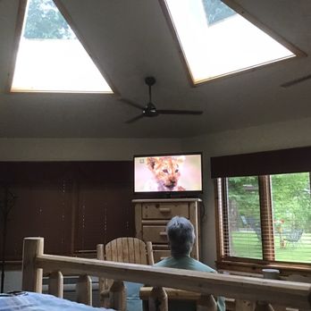 Whaleback Inn - The skylights, shows 2 but there are 3. - Hotels Near Me - Leland, Michigan Whaleback Inn - The skylights, shows 2 but there are 3. - Hotels Near Me - Leland, Michigan