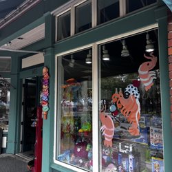 Cinnamon Bear Country Stores - Entrance to Cinnamon bear