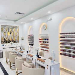 Nail Boutique Spa - Manicure station