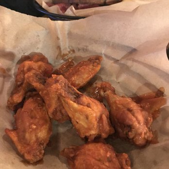 Barrio Brewing - Medium buffalo wings off the appetizer menu, they were ok. A tad too dry. - American Near Me - Mesa, Arizona