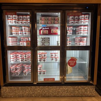 Salt & Straw - To go pints and tacolates - Ice Cream & Frozen Yogurt Near Me - Gilbert, Arizona Salt & Straw - To go pints and tacolates - Ice Cream & Frozen Yogurt Near Me - Gilbert, Arizona