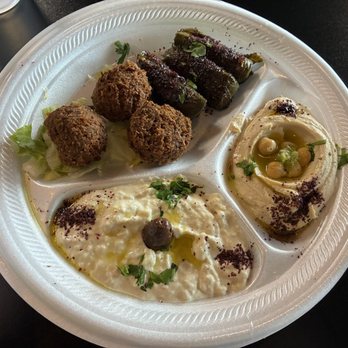 Hummus and Pita - Tapa appetizer - Mediterranean Near Me - Overland Park, Kansas Hummus and Pita - Tapa appetizer - Mediterranean Near Me - Overland Park, Kansas