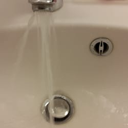 Hotel Ibis Friedrichshafen Airport Messe - Der total verkalkte Wasserhahn.