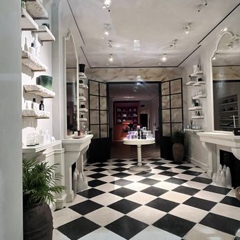 Diptyque Fillmore - The boutique in the evening. Inspirational! 6/22/24 - Perfume Near Me - San Francisco, California Diptyque Fillmore - The boutique in the evening. Inspirational! 6/22/24 - Perfume Near Me - San Francisco, California