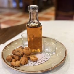 El Asador de Aranda - Complimentary desert wine and cookies
