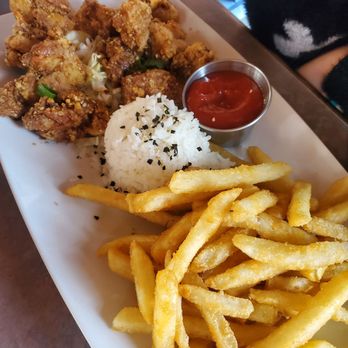 Taps and Hops Eatery - Garlic soy chicken. Gave all the Korean fried chicken feels. Seriously the best flavor, super crispy. Get it. So good. - Gastropubs Near Me - Kapaʻa, Hawaii