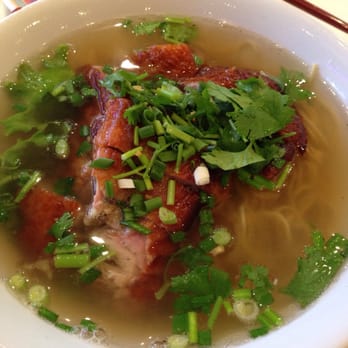 New Hoa Khoan - Close up of BBQ Duck noodle soup - Chinese Near Me - Paris, 75 New Hoa Khoan - Close up of BBQ Duck noodle soup - Chinese Near Me - Paris, 75
