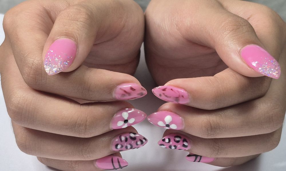 Metallic Nails Studio Logo